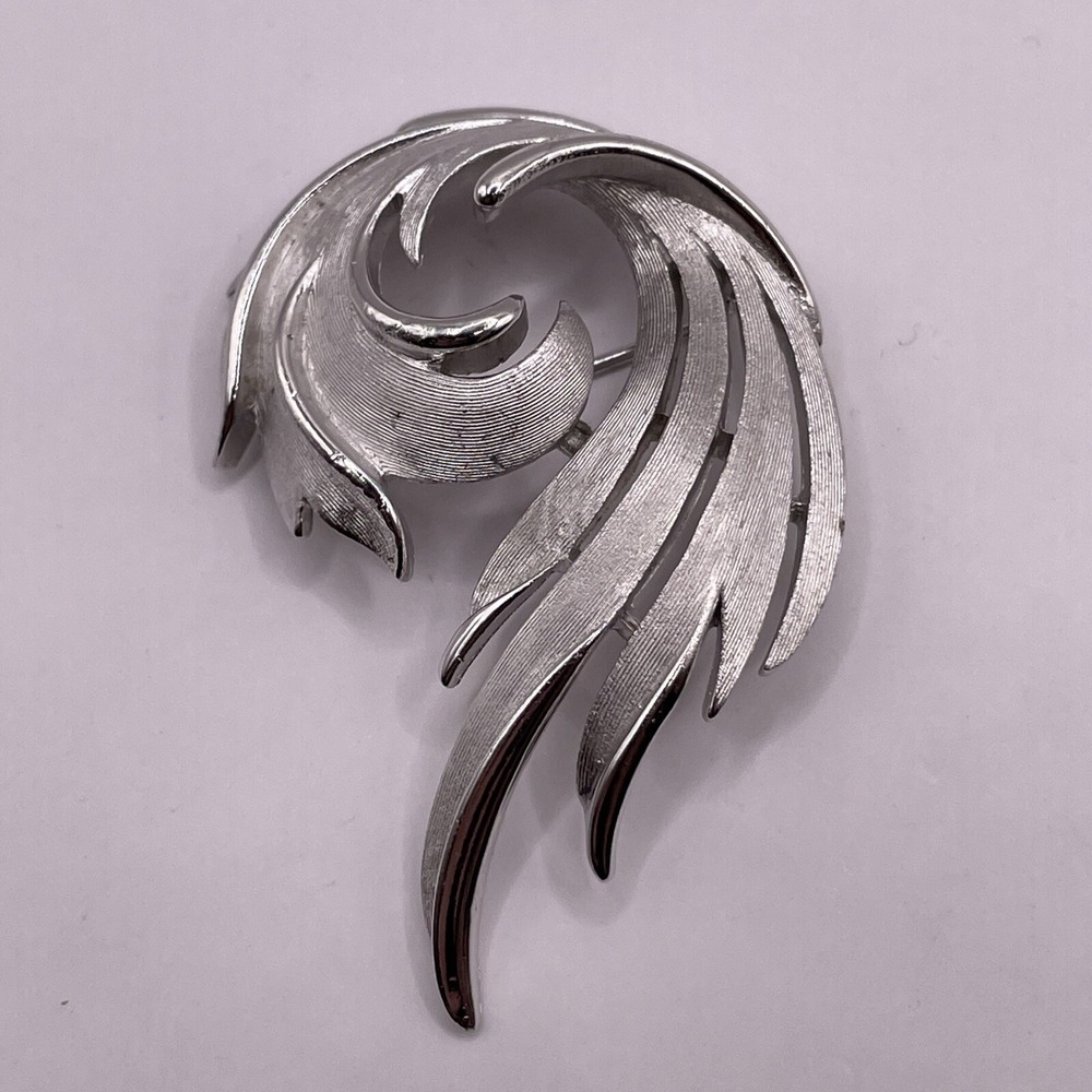 Vintage Trifari Swirl Modernist Abstract Silver Tone Brooch Pin Brushed READ